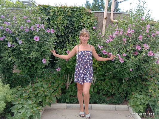  ,   Nargiza, 35 ,  