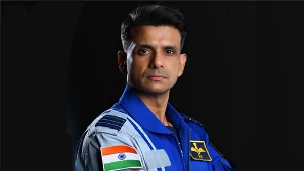  ,   Anand, 40 ,   ,   