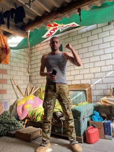  ,   Anton, 28 ,   ,   