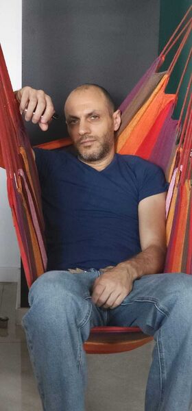  ,   Niks, 42 ,   ,   