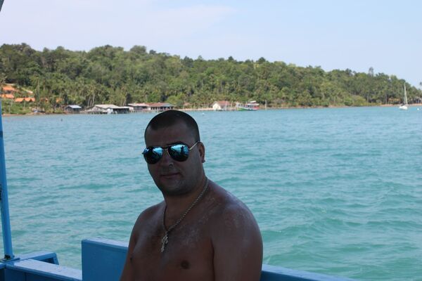  -,   Alexander, 40 ,   ,   , c 