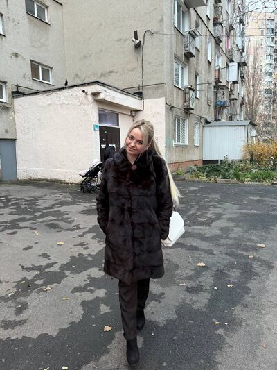  ,   Violetta, 32 ,   c 