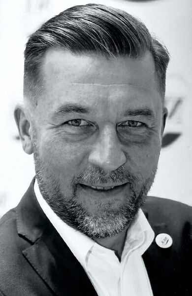  ,   Alex, 51 ,   ,   