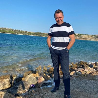  Frankfurt am Main,   James Lucas, 50 ,   ,   