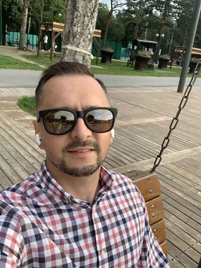  -,   Axel, 36 ,   ,   , c , 