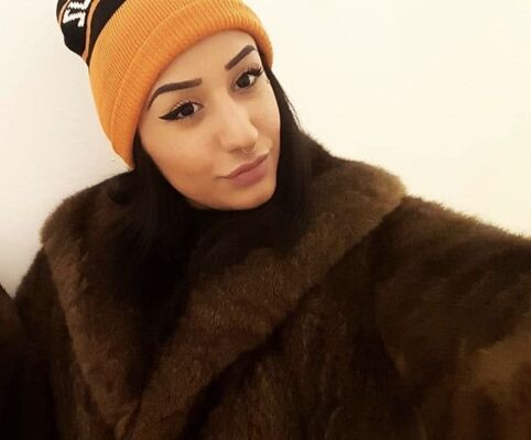  ,   Veronica, 27 ,   ,   