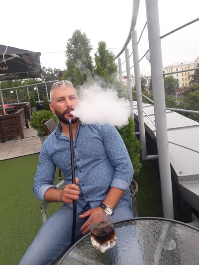  ,   Max, 42 ,   ,   