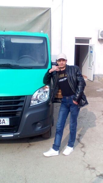  ,   Artur, 44 ,   c 