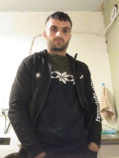  ,   Simon, 29 ,   ,   