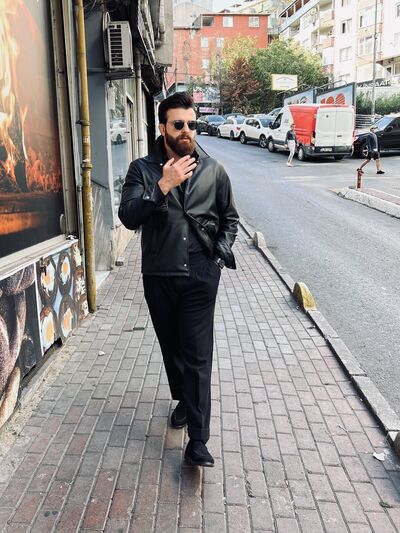  ,   Ali, 32 ,   ,   