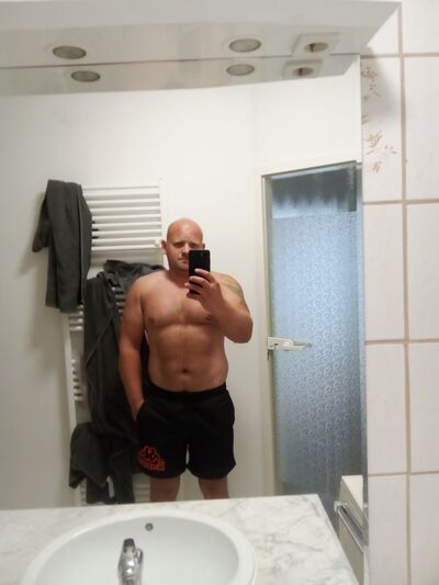  ,   Sergej, 41 ,   ,   