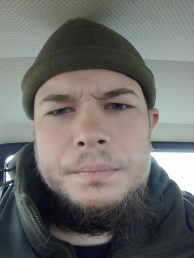  ,   Viktor, 36 ,   