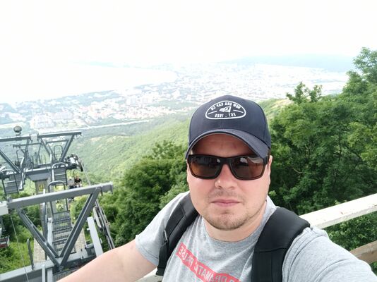  ,   Ivan, 33 ,  