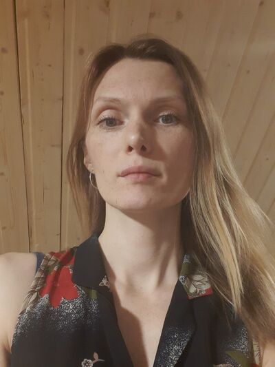  ,   Elena, 42 ,   c 