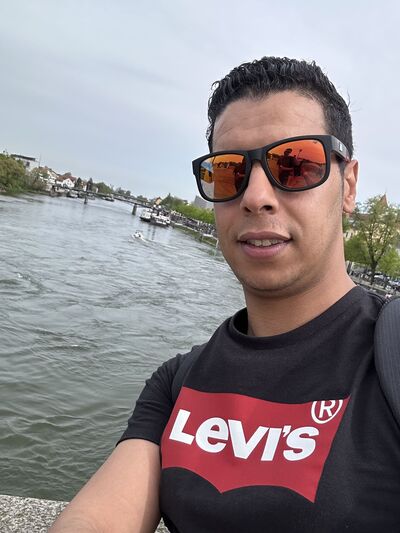  ,   Hicham, 33 ,   ,   