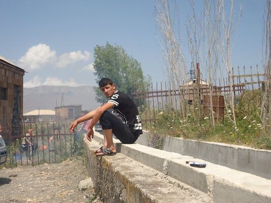  ,   Zaven, 33 ,   