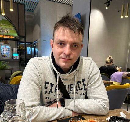  ,   Valentin, 33 ,   
