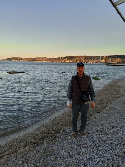  ,   Guram, 33 ,   ,   