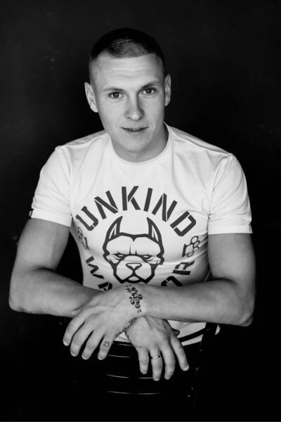  ,   Viktor, 29 ,   ,   , c , 