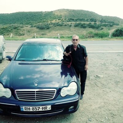  ,   Nik, 61 ,   ,   