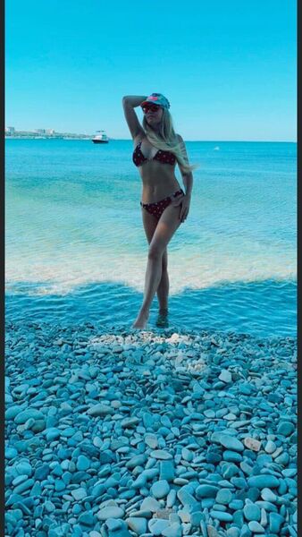  ,   Elena, 42 ,   c 