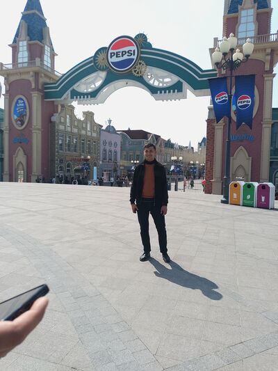  ,   Oybek, 30 ,     , c 