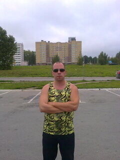  ,   Viktor, 45 ,   