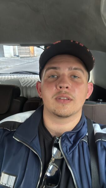  ,   Leon, 21 ,   ,   