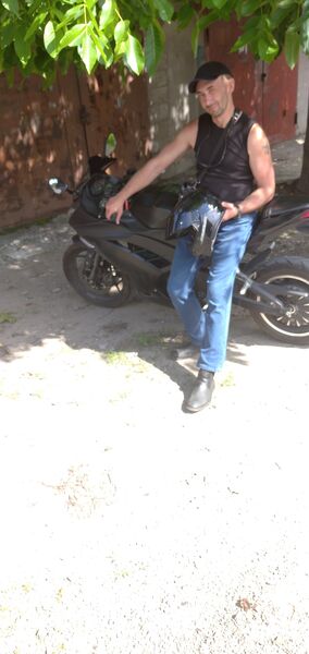   ,   Joni, 51 ,     , c 