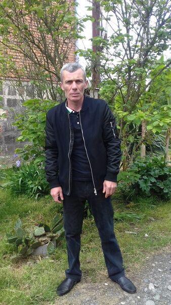  ,   Gogi, 49 ,     , c 