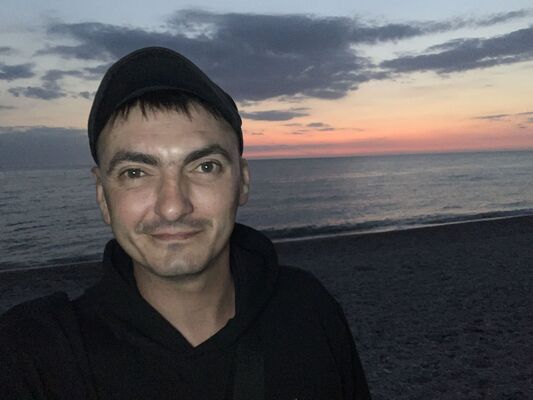  ,   Artem, 37 ,   ,   