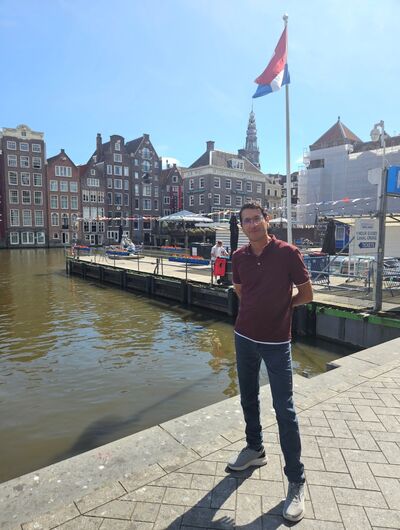  ,   Leon, 44 ,  