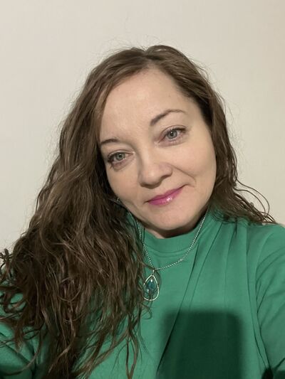  ,   Anett, 42 ,   c , 