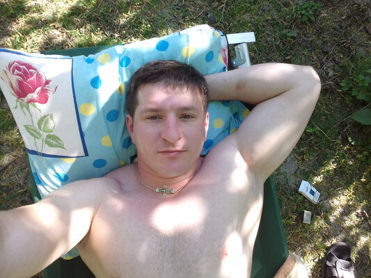  ,   Viktor, 35 ,   