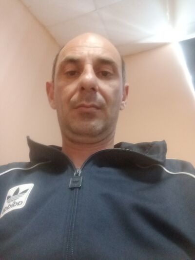  ,   Artur, 41 ,   ,   