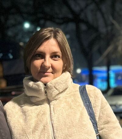  ,   Anna, 45 ,   