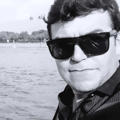  ,   Bob, 37 ,   ,   