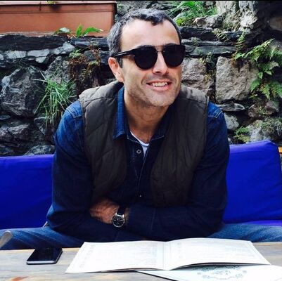  ,   Simon, 44 ,   