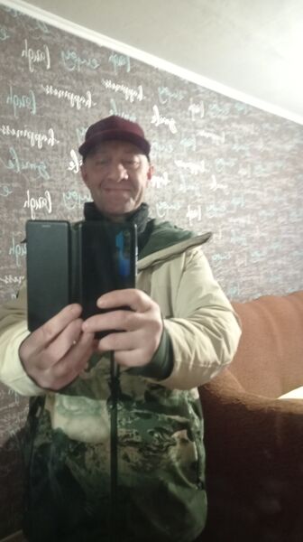  ,   Viktor, 53 ,   c 