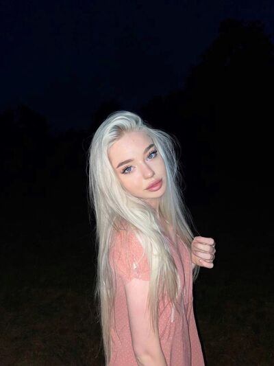  ,   Ellya, 22 ,   ,   