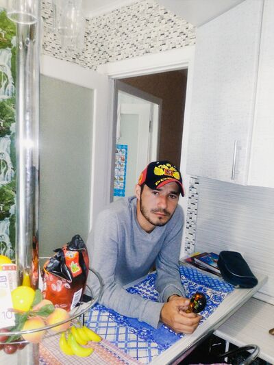  ,   Artur, 40 ,   ,   , c 