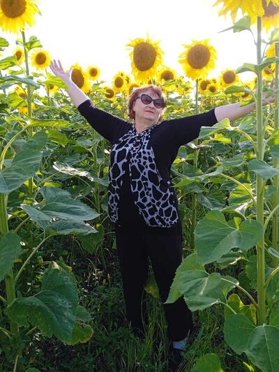  ,   Elena, 64 ,   c , 