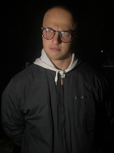  ,   Viktor, 24 ,   ,   