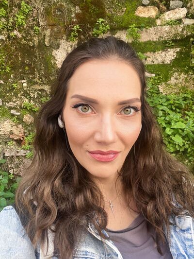  ,   Vivi, 35 ,  