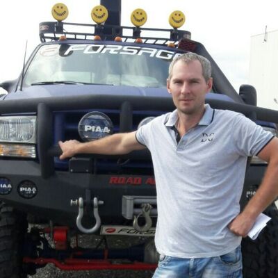  ,   Nik, 41 ,   