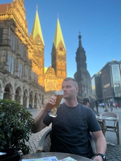  ,   Maxim, 42 ,   ,   