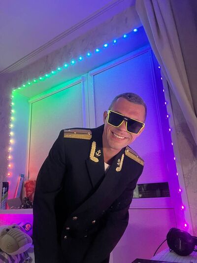  ,   Artem, 38 ,   ,   , c , 