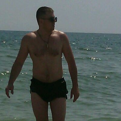  ,   Victor, 37 ,  