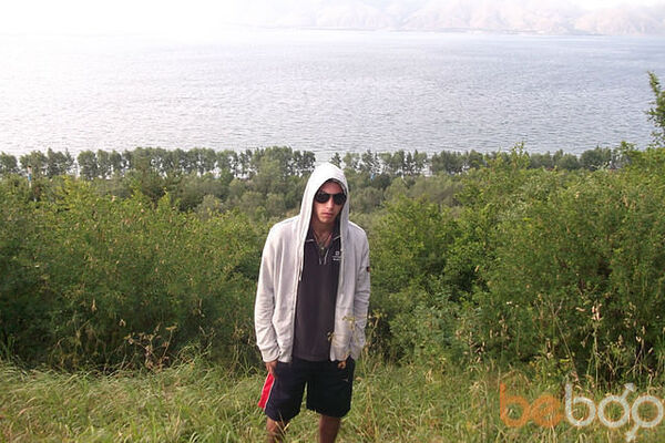 ,   Armen, 32 ,  