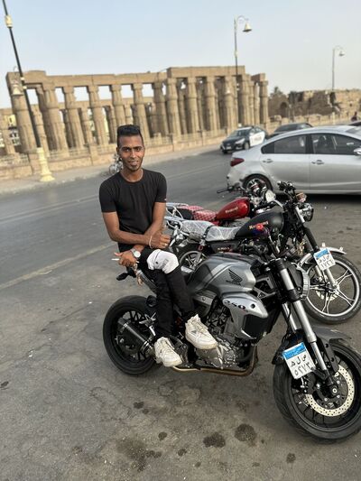  ,   Mostafa, 32 ,     , c 